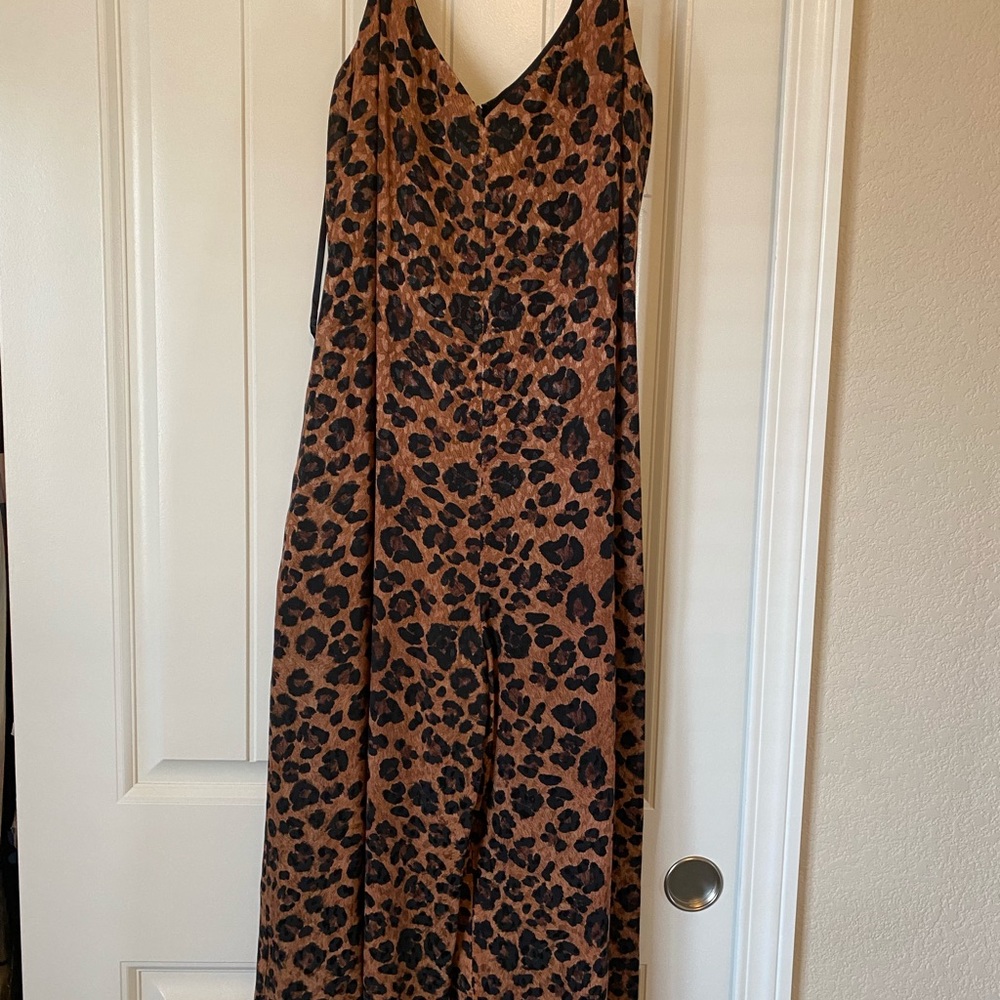 NWOT! “Gianni Bini” Leopard jumpsuit cropped legs. - Picture 6 of 11